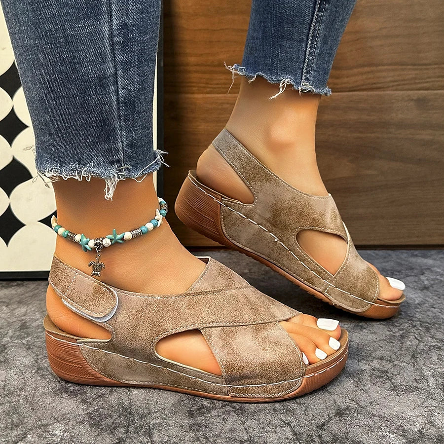 Aurora | Peep-Toe-Sandaletten mit Keilabsatz