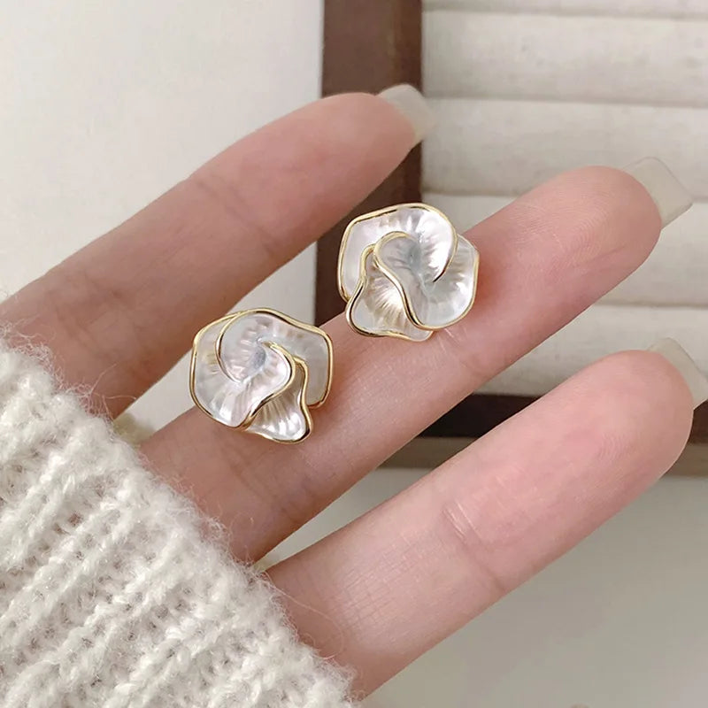 FLORA | PEARL FLOWER EARRINGS