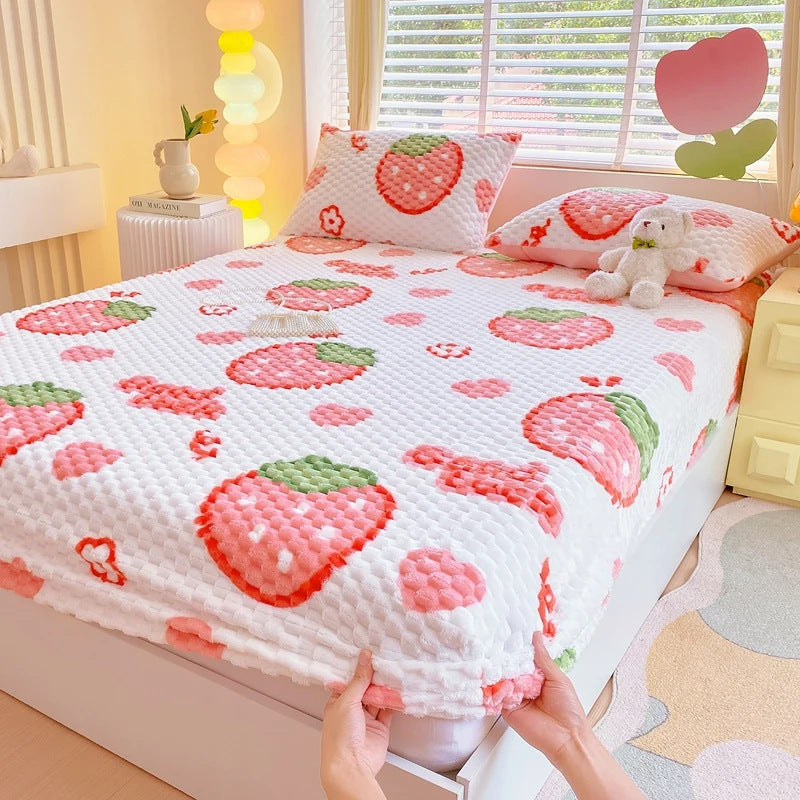 STRAWBERRYDREAM | CUTE STRAWBERRY PLUSH BEDDING SET