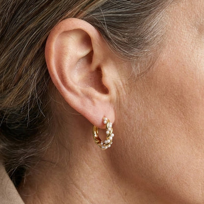 TWYLA | TWIRLED PEARL HOOP EARRINGS